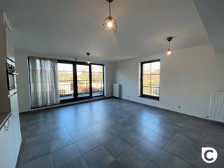 <p><span>A recently renovated, high-quality first-floor apartment with a beautifully landscaped front yard, a stylishly finished entry hall, and a stairwell with an elevator.</span></p><p><span> </span></p><p><span>We enter the apartment through a central hallway. The large living room is located on the quiet rear side of the building and features an open kitchen area with built-in appliances (stove, oven, range hood, refrigerator, and dishwasher). A large sliding window leads out to the terrace, which spans the entire width of the living area and is nearly 2 m wide—enough space to accommodate a few comfortable chairs or a small dining table. </span></p><p><span> </span></p><p><span>Both bedrooms are located at the front and have access to a small balcony through floor-to-ceiling windows. Thanks to the highly insulated windows, no street noise penetrates the home. Ventilation is provided by a mechanical ventilation system. The bathroom features a beautiful, spacious walk-in shower and a double sink.</span></p><p><span> </span></p><p><span>There is also a separate toilet with a sink and a spacious storage room housing the individual boiler and a connection for a washing machine.</span></p><p><span> </span></p><p><span>At the rear of the building is a covered and locked bicycle storage area, and a parking space must be rented at € 55.00.  </span></p><p><span> </span></p><p><span>Rent &amp; </span><span> fees<br />Rent: € 950.00 / month</span></p><p><span>Parking space: € 55.00 / month</span></p><p><span>Common area fees: € 50.00 / month (Maintenance of common areas)</span></p><p><span> </span></p><p><span>Highlights</span></p><ul><li><span>Modern apartment</span></li><li><span>Separate utility meters</span></li><li><span>Excellent EPC</span></li><li><span>Low common area fees</span></li><li><span>Bicycle storage and parking space available</span></li></ul>