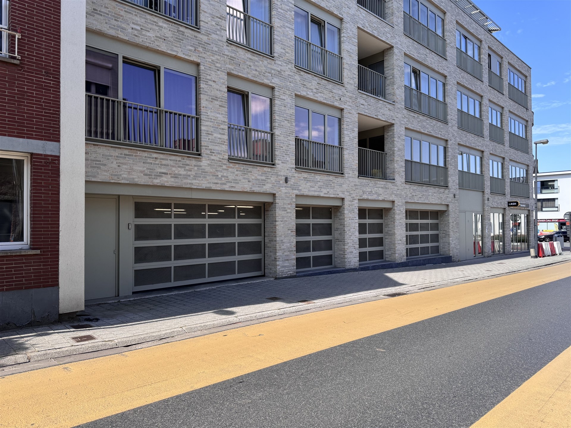 2 overdekte staanplaatsen op gunstige ligging - foto 3