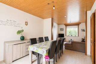 Op zoek naar een woning met veel potentieel op een gunstige ligging in Avelgem? Dan is deze gezinswoning zeker een bezoek waard.<br /><br />Bij het betreden van de woning komt u terecht in een aangename leefruimte met aansluitend de keuken. Verder op het gelijkvloers bevinden zich de badkamer, een praktische garage en een private staanplaats.<br />Achteraan geniet u van een gezellige tuin waar u in alle rust kunt ontspannen.<br /><br />Op de eerste verdieping zijn momenteel twee ruime slaapkamers aanwezig. De royale master bedroom kan, zoals oorspronkelijk voorzien, opnieuw worden opgesplitst zodat u opnieuw over drie volwaardige slaapkamers beschikt. Ideaal voor gezinnen of wie extra ruimte wenst.<br />Via een vaste trap bereikt u de zolderverdieping. Deze ruime zolder biedt tal van mogelijkheden en kan, mits de nodige afwerking, ingericht worden als extra slaapkamers, hobbyruimte of bureau.<br /><br /><br />Troeven van deze woning:<br />- Ruime garage en staanplaats<br />- Vaste trap naar een ruime zolder met uitbreidingsmogelijkheden<br />- Gezellige tuin<br />- Rolluiken aanwezig<br />- Zeer veel mogelijkheden<br /><br />Ideale woning voor gezinnen of handige kopers die op zoek zijn naar ruimte en potentieel<br />Interesse? Contacteer ons vandaag nog voor meer informatie of een bezoek en ontdek zelf de vele mogelijkheden die deze woning te bieden heeft.