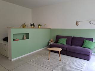 *Lichtrijke studio*

Ben je op zoek naar een slimme investering of een goed gelegen, betaalbare woonst in Antwerpen? Dan is deze instapklare en lichtrijke studio nabij het Harmoniepark zeker een bezoek waard.

De studio bevindt zich op de derde verdieping van een gebouw met lift en werd de voorbije jaren opgefrist. Dankzij de grote raampartij geniet de woonruimte van aangename lichtinval en een open gevoel met zicht op groen. Op de totale oppervlakte van 35m2 heb je een aparte slaaphoek, zithoek, keuken, badkamer en apart toilet. 

De ligging is een absolute troef. Op wandelafstand bevinden zich het Harmoniepark, winkels, horeca, openbaar vervoer en tal van voorzieningen. Ook het stadscentrum en de belangrijkste invalswegen zijn vlot bereikbaar.

Troeven
•	Toplocatie nabij Harmoniepark
•	Instapklaar
•	Veel natuurlijke lichtinval
•	EPC-label C (207 kWh/m² jaar)
•	Uitstekend verhuurpotentieel
•	Interessant voor investeerders én eigen bewoning

Interessante investering

De studio is momenteel verhuurd aan een correcte huurder aan €730 per maand, plus €100 bijdrage in de lasten, wat zorgt voor een onmiddellijke huuropbrengst vanaf de aankoop.

Praktische informatie
•	Oppervlakte: ca. 35 m²
•	EPC: 207 kWh/m² jaar (label C)
•	Verdieping: 3e verdieping
•	Lift: ja, 3de verdieping, achterkant gebouw met zicht op groen

Interesse?
Contacteer ons rechtstreeks voor meer informatie of een bezichtiging op maandag of woensdag vanaf 23/09, telkens tussen 16u en 19u. 
Verkoop rechtstreeks door eigenaar. Geen immokantoren of vastgoedmakelaars. 
