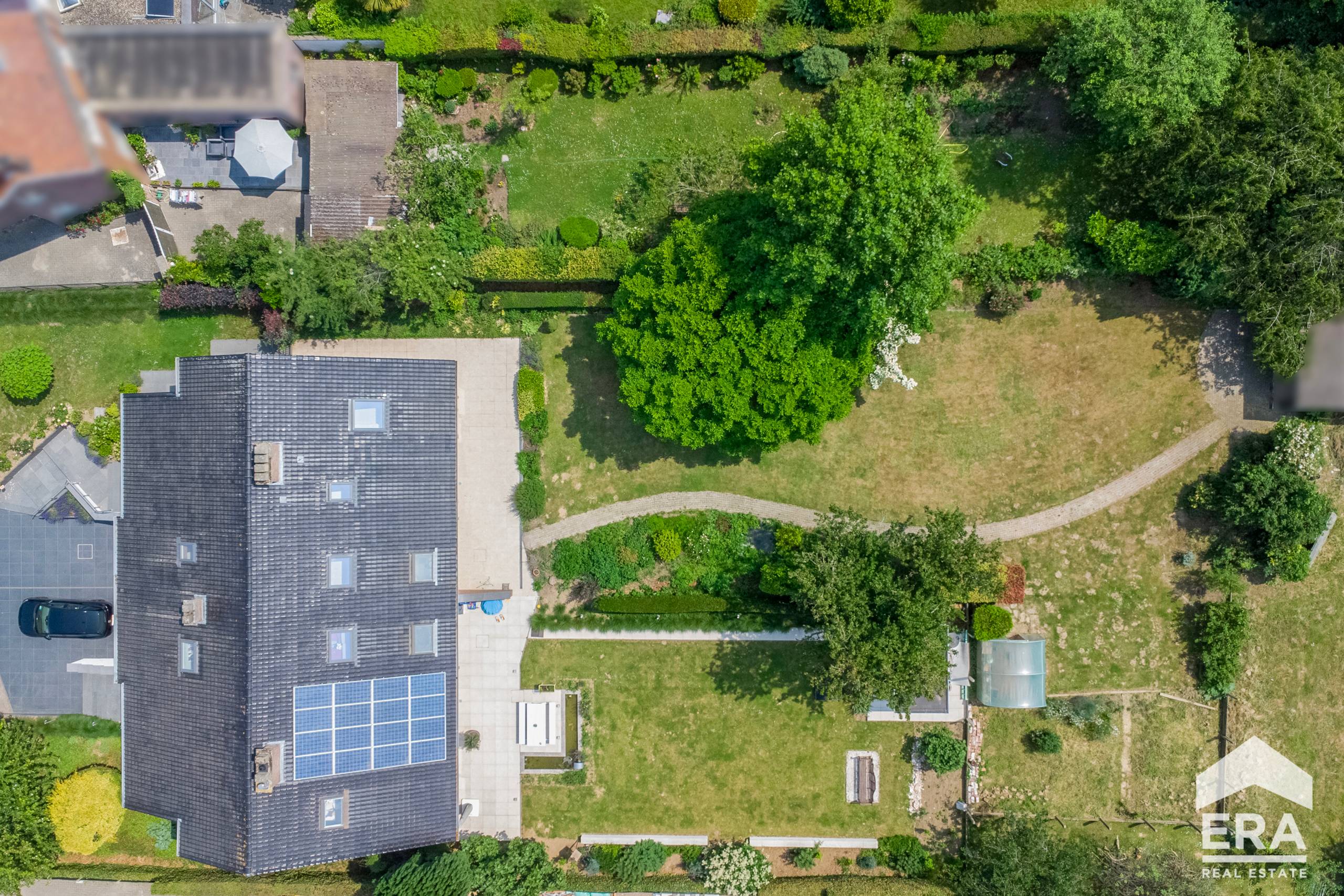 Ruime gezinswoning met 5 slpks en tuin in rustige straat - foto 3