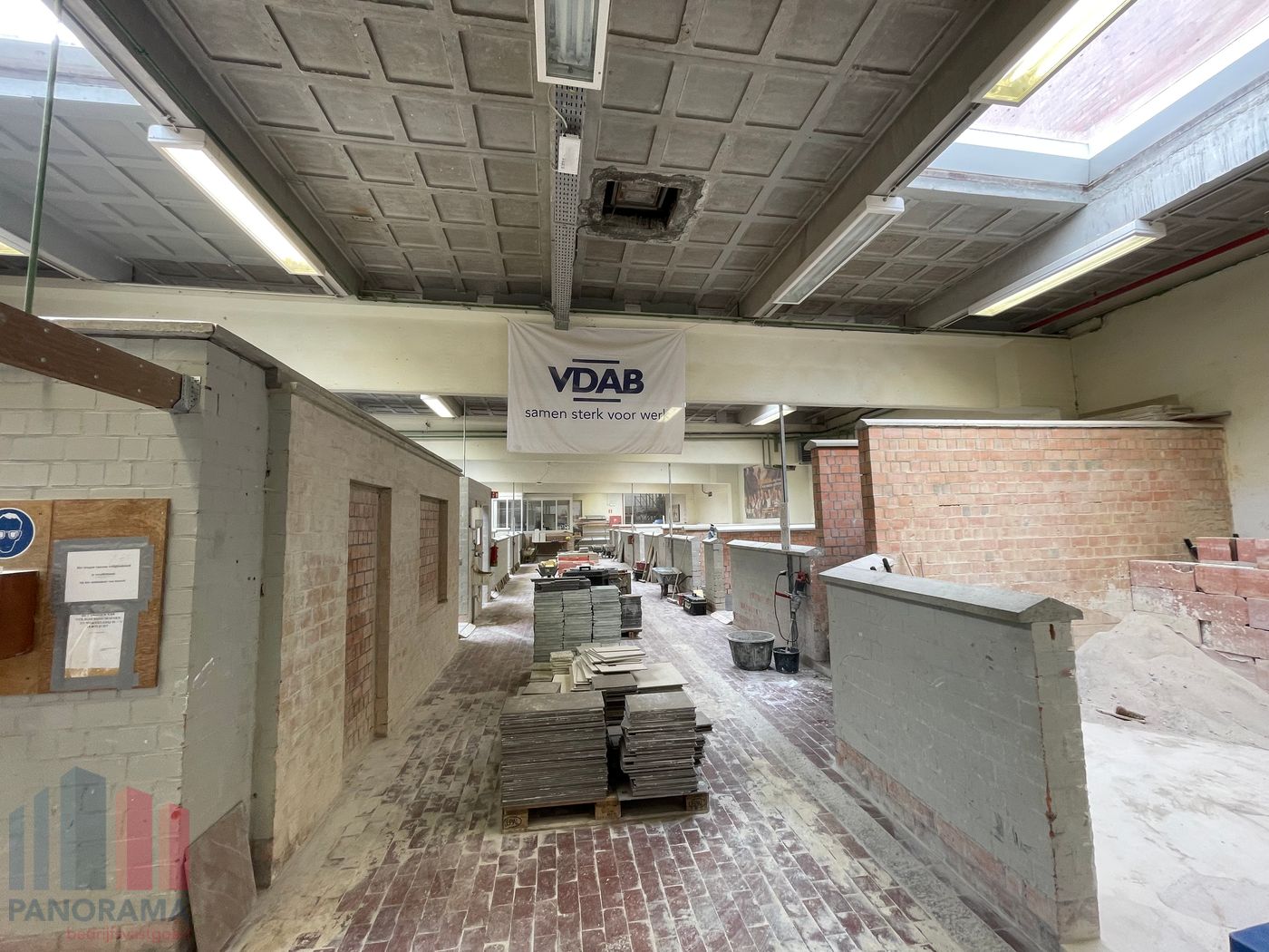Functioneel bedrijfsgebouw bestaande magazijn met kantoren - foto 4