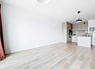 Brussel: Mooi appartement met 2 slaapkamers op de 3e verdieping tegenover het terrein van Tour & Taxis, bereikbaar via de Suzan...