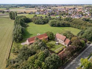 - HouseThe main building has been maintained with the utmost care and exudes character and warmth. With a generous living area of 452 m², there is no shortage of space. The layout is functional and well thought out, with a lovely kitchen, multiple living areas, bedrooms and facilities that respond to contemporary living comfort.- Banquet room/multipurpose roomOne of the assets of this property is a charming hall, which is currently used as a party room. Ideal for a family gathering, hobby activities or even as a studio or practice space. Thanks to the separate access, the privacy of the house is fully preserved.- Outbuildings: garage, shed and moreThe farm has a spacious garage with space for several cars and extra storage space. In addition, there is a large shed with many options — from storage to housing animals or agricultural equipment. - Outdoor space and meadowsThere is a beautiful domain around the house with landscaped areas, terraces and, above all, lots of open space. The meadows are ideal for keeping animals. Advantages: - Large plot of 24,698m²- Lots of potential- Perfectly maintained &amp; in excellent condition (including the outbuildings)! - Unique combination of living and greenery! Do not hesitate to contact us for more information or a viewing on site -Carl Boedts - 0473 95 18 21 or Sarah Hanson - 0493 25 46 80.