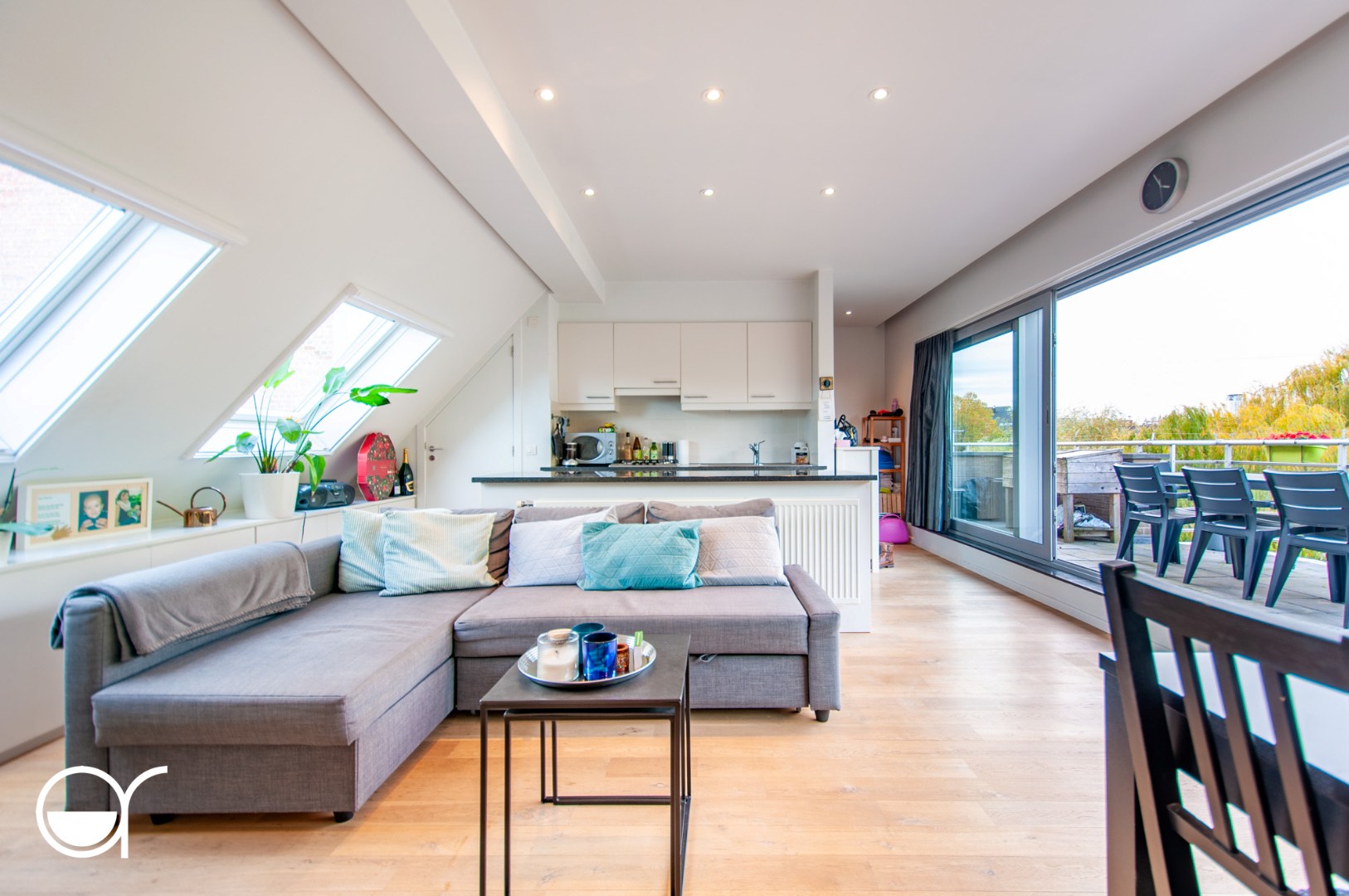 Lichtrijk één-slaapkamerappartement op de derde verdieping met prachtig uitzicht - foto 5