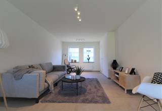 In de Kleppestraat te Dadizele vinden we deze afgewerkte nieuwbouwwoning terug.Op het gelijkvloers is er een ruime, lichtrijke leefruimte met open...