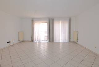 Mooi appartement te Heffen gelegen nabij school en winkels.Indeling: inkomhal, woonruimte, keuken, berging met aansluiting voor wasmachine, 1...