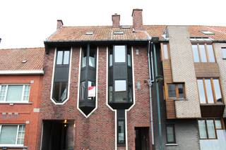 Dit aangenaam tweeslaapkamer appartement bevindt zich op de eerste verdieping in het centrum van Sint-Baafs-Vijve op wandelafstand van...