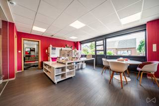 0484/06.1000À LOUER – Ensemble de Bureaux, Entrepôts & Showroom – Awans – Fonctionnel & ÉquipéSitué à Awans, dans un environnement professionnel...