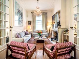 Ideally located near Place du Châtelain, this single-family home offers a gross floor area of approximately 360 m² (PEB) and five bedrooms, a...