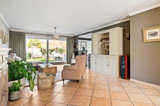 Op zoek naar een rustige woonomgeving met een uitstekende bereikbaarheid? Deze prachtige, instapklare woning bevindt zich in een doodlopende straat...