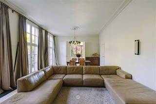 OUDENAARDE - Bent u op zoek naar een klassevolle herenwoning met professioneel potentieel?Dan is dit pand misschien wel iets voor u. De belangrijkste...