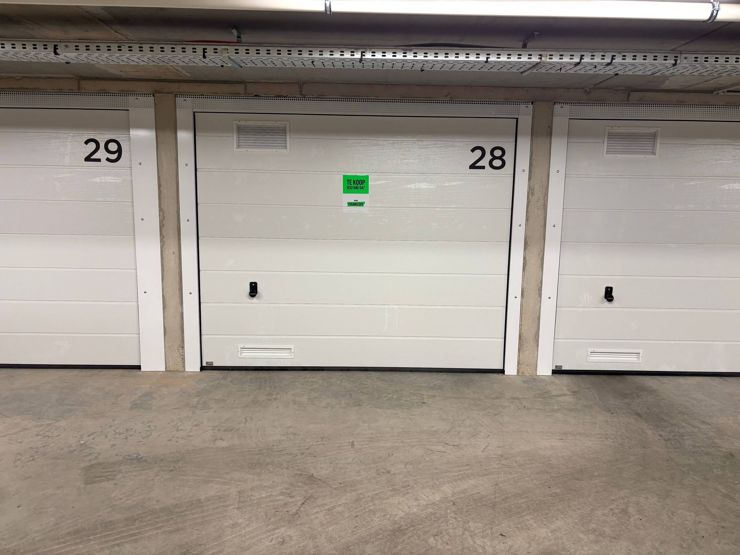 Gesloten garagebox in residentie Blanke Berg te Uitkerke - foto 2