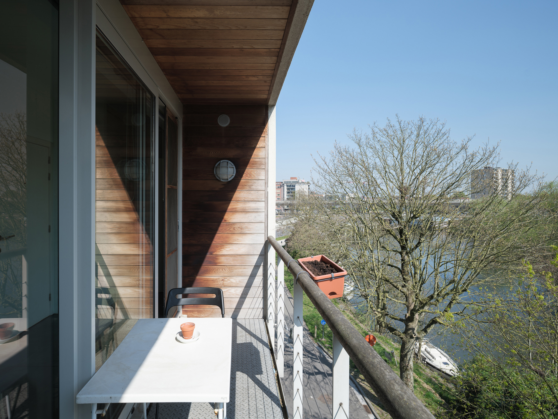 Instapklaar 1-slaapkamerappartement met zicht op het water - foto 4