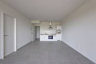 <p><span>Nieuwbouwappartement met één slaapkamer in Lier</span></p><p><span> </span></p><p><span>In lier, gelegen op het Moederplein 12, bevindt zich dit nieuwbouwappartement met één slaapkamer en staanplaats (inbegrepen in de prijs). Dankzij de goede locatie nabij de ring van Lier zijn zowel winkels, scholen en openbaar vervoer makkelijk bereikbaar. Het station van Lier is op slechts 10 minuten wandelen. Rust en bereikbaarheid komen hier samen. Dankzij het E peil 28, de ventilatie type D, de zonnepanelen en vloerverwarming is dit de ideale opportuniteit voor u. </span></p><p><span> </span></p><p><span>Indeling:</span></p><p><span>Derde verdieping</span></p><p><span>- Slaapkamer </span></p><p><span>- Badkamer</span></p><p><span>- Wc</span></p><p><span>- Woonkamer en keuken</span></p><p><span>- Terras</span></p><p><span> </span></p><p><span>Kelder</span></p><p><span>- Private berging (inbegrepen in de prijs)</span></p><p><span>- Gemeenschappelijke fietsenstalling</span></p><p><span>- Autostaanplaats (inbegrepen in de prijs)</span></p><p><span> </span></p><p><span>Troeven:</span></p><p><span>- Nieuwbouw</span></p><p><span>- Eerste bewoning</span></p><p><span>- Ruim Terras</span></p><p><span>- Energiezuinig</span></p><p><span>- Ventilatie type D</span></p><p><span> </span></p><p><span>Ben jij geïnteresseerd in dit appartement te huur in Lier, ben je op zoek naar ander vastgoed of wens je de waarde van jouw eigendom te kennen? Dan ben je bij BOLT immo aan het juiste adres! Wij helpen jou graag verder.</span><span> </span></p>