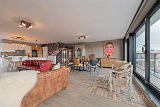Ontdek dit stijlvol, modern penthouse in het hartje van Lochristi.Het appartement heeft een royale bewoonbare oppervlakte van 125,8 m² en biedt een...
