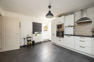 Erg rustig en toch centraal gelegen duplex appartement. Dit appartement is volledig gerenoveerd in 2016 en gelegen in het hart van de gemeente...