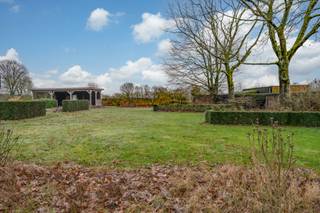 Momenteel behoort het aangeboden perceel tot een groter geheel. Onder bepaalde voorwaarden mogelijk om het hierbij aangeboden perceel voor...