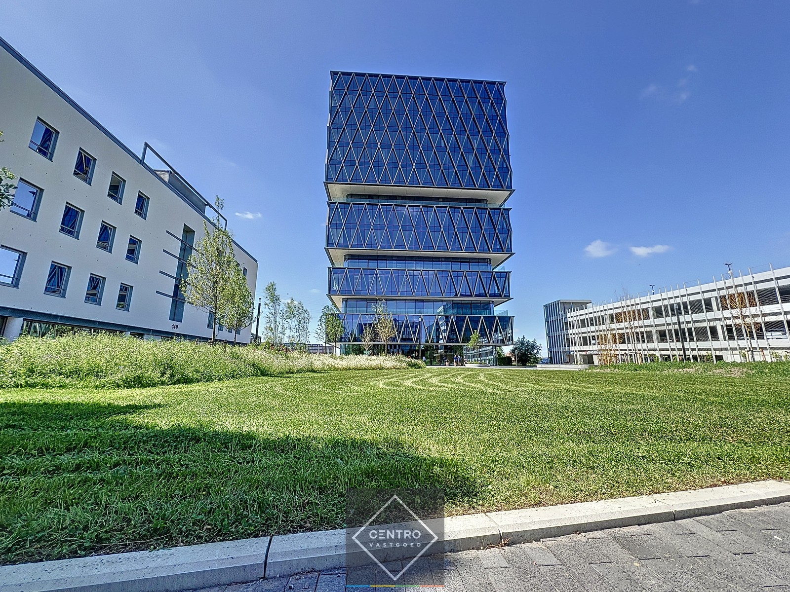 SCHERP GEPRIJSDE kantoorruimte (±240m²) met prachtige zichten in de Westwing Tower op de derde verdieping ! - photo 3