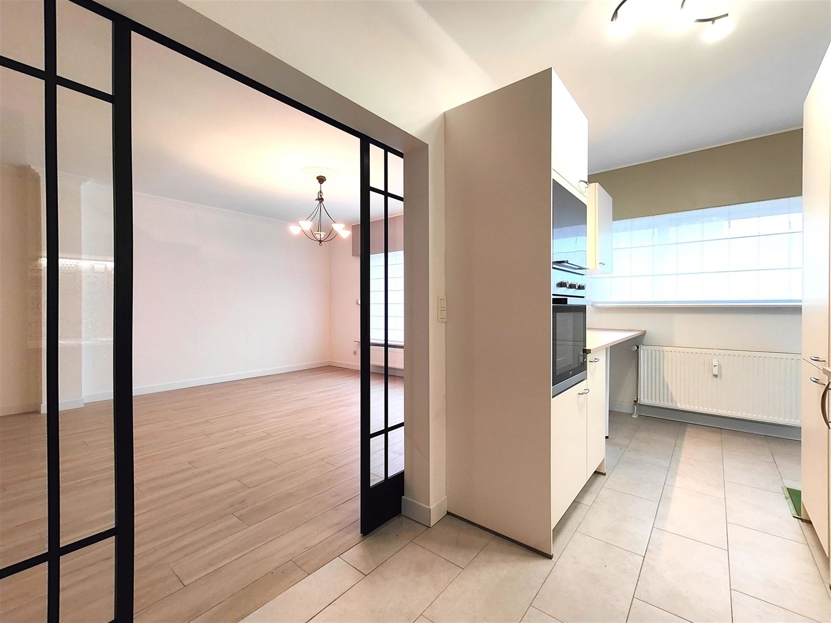 Ruim appartement in Avelgem, waar stijl en functionaliteit samenkomen voor een aangename leefomgeving. - foto 2