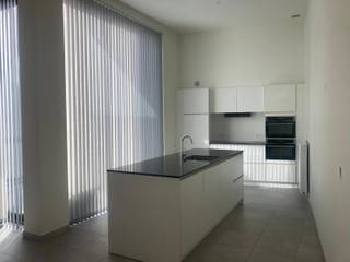 Gelegen op de gelijkvloerse verdieping van een nieuwbouwcomplex in het centrum van Kapellen bieden wij dit 2 slaapkamer appartement aan.De leefruimte...