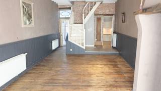 Deze woning is op zoek naar nieuwe eigenaars die handig zijn. Maak van deze woning een nieuwe thuis volledig naar eigen wens.Gelijkvloers (65m²)Ruime...