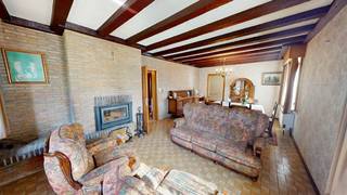 Bent u op zoek naar een woning met potentieel, een toplocatie én een adembenemend uitzicht? Dan is deze charmante, op te frissen woning precies wat...