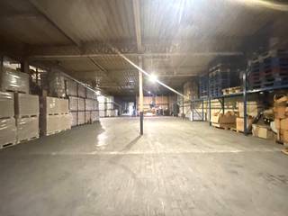 Lauwe - Industrieloods van 2000 m² te huur.direct beschikbare ruime loods met bureauruimte * Betonnen vloer * Dakisolatie * Zonnepanelen inbegrepen *...