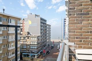 Sunny and spacious 2-bedroom apartment for sale located in Middelkerke, Paul De Smet De Naeyerstraat 34. The apartment with 2 spacious terraces...