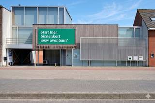 This unique office building is located in the Noordlaan in Roeselare, one of the main access roads in this bustling city. The building consists of an office space on the ground floor and a 280m² apartment on the first floor. Both entities are completely separate.Office layout:- secure income- office space with counter- 3 separate offices- kitchenette - toiletLayout of the apartment/loft:- private entrance hall- technical storageFirst floor- bright living room with sitting and dining areas- open kitchen with large adjoining storage- bathroom with toilet, shower and sink- bedroom- Spacious sun-facing terrace Second floor- toilet- 2 bedrooms- storage with central heating systemThe advantages of this office space with a home:- central location near the center of Roeselare- important approach allowing optimal visibility- spacious parking for customers- unique living experience in the bright loftThis building may be subject to the renovation obligation imposed by the Flemish government for non-residential buildings. For more information, please visit the website of the Flemish Energy and Climate Agency at https://www.energiesparen.be/nr/renovatieverplichting.Looking for a unique office with a home in Roeselare? Then get in touch today!