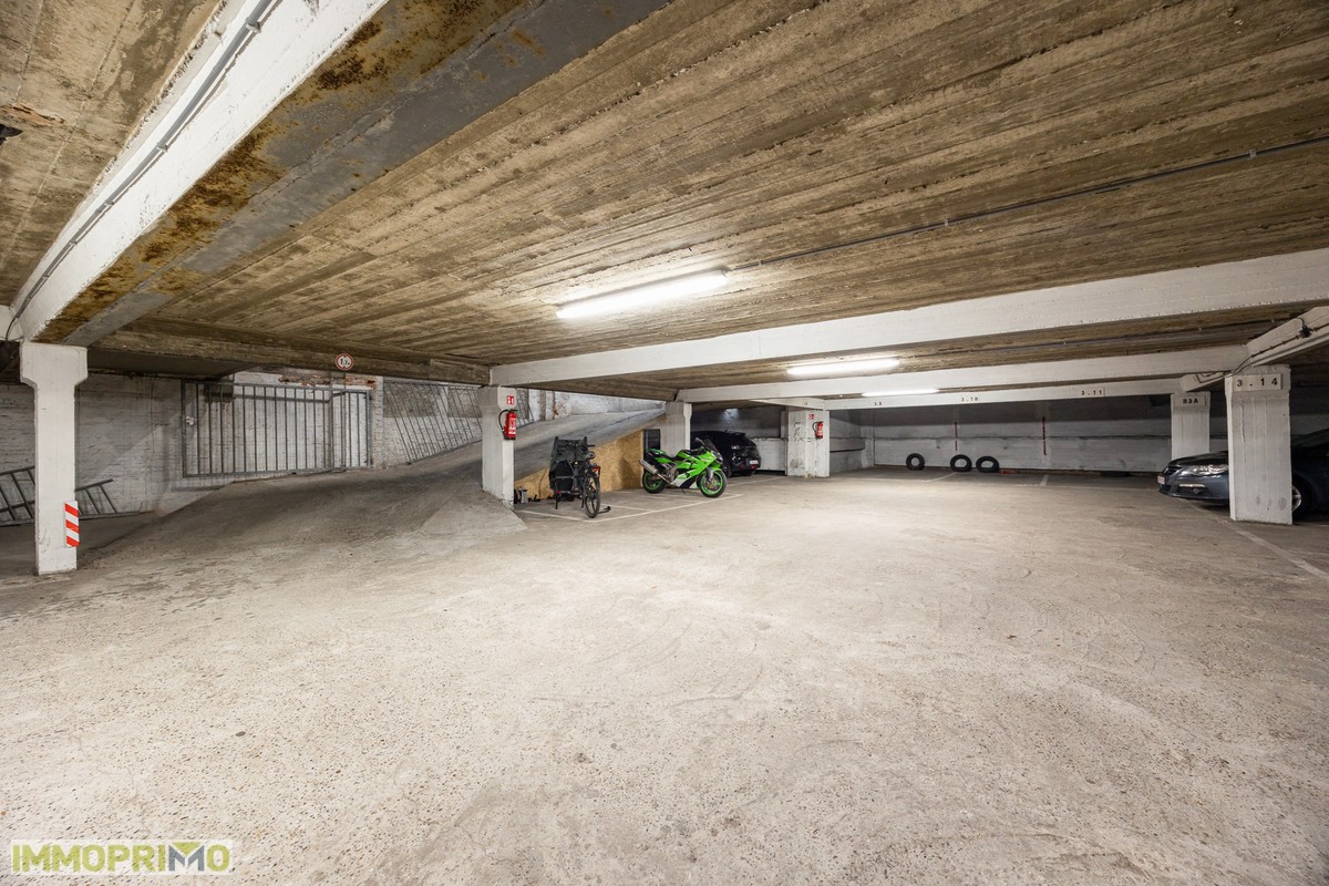 Opbrengsteigendom - 60 parkeerplaatsen - 5 motorplaatsen en 1 berging. - foto 4
