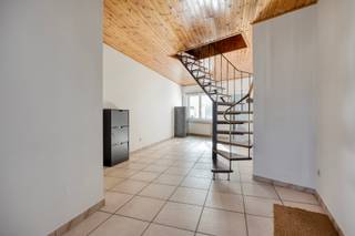 TE KOOP - instapklare gesloten bebouwing met 2 slaapkamersBen jij op zoek naar een instapklare gesloten bebouwing in het centrum van Wetteren?Zoek...