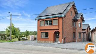 GEETBETS - In het landelijke en rustige Geetbets bevindt zich deze grotendeels gerenoveerde woning, ideaal voor wie op zoek is naar een combinatie...