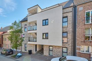 Energiezuinig appartement met 2 slaapkamers, ruim terras en parking vlakbij het centrum. Het appartement is gelegen op de eersteverdieping van de...