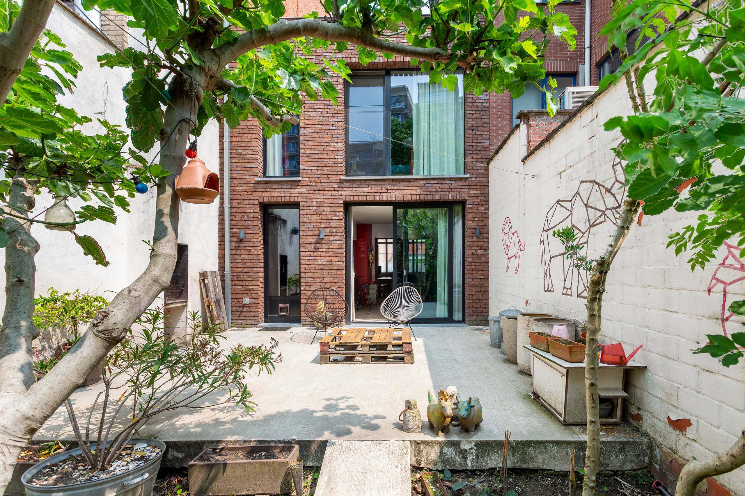Ruime gezinswoning met grote stadstuin en achterhuis - foto 1