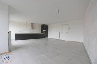 6% DE TVA ! Plus d'information sur les conditions à l'agence. Agréable appartement au deuxième étage situé à l'arrière du bâtiment. Deux chambres...