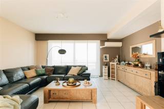 GELIJKVLOERS APPARTEMENT MET ZONNIGE TUINDit gelijkvloers appartement combineert ruimte, licht en een grote zonnige tuin tot een bijzonder aangename...