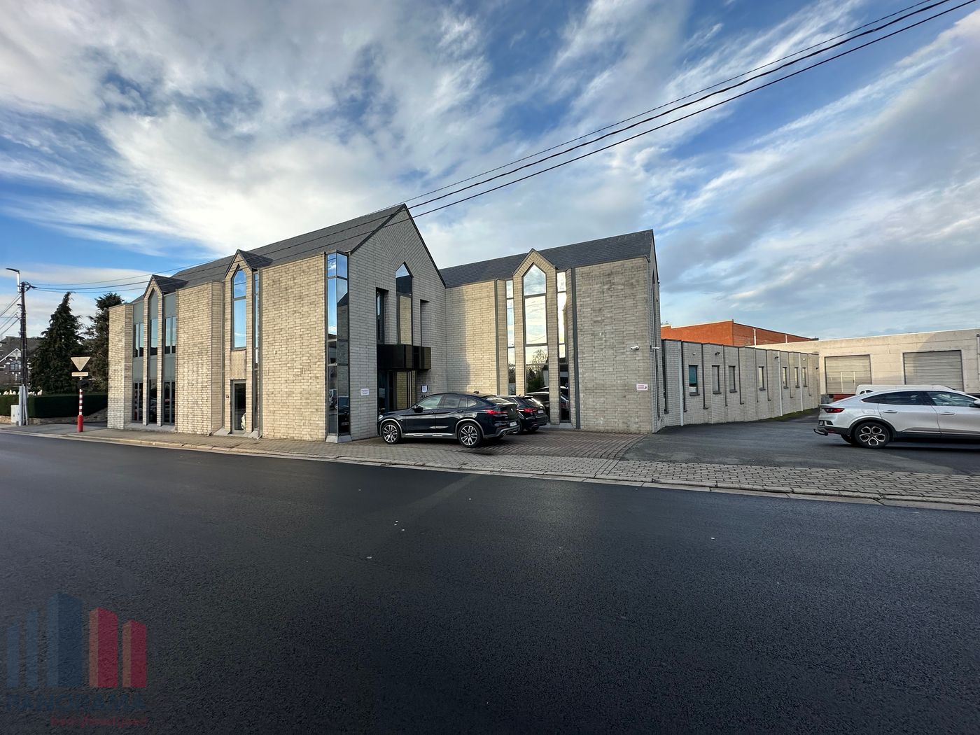 Multifunctioneel bedrijfsgebouw met kantoren en magazijnen in Moeskroen – startprijs €1.000.000 - foto 2