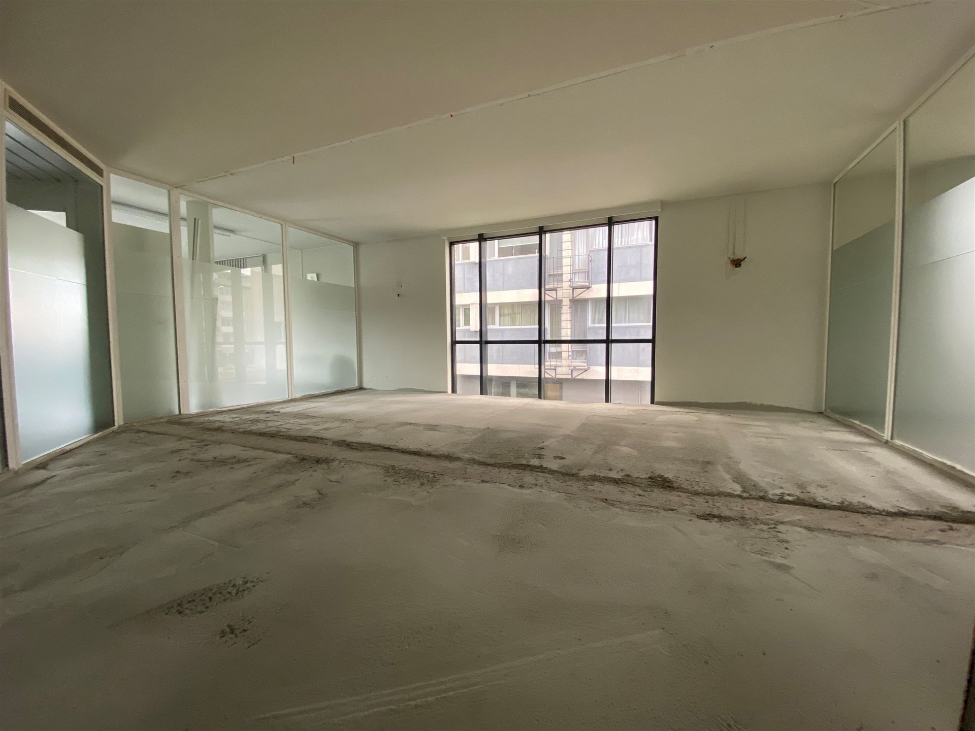Te renoveren kantoor (ca. 162m²) op eerste V van het kantoorgebouw - foto 4