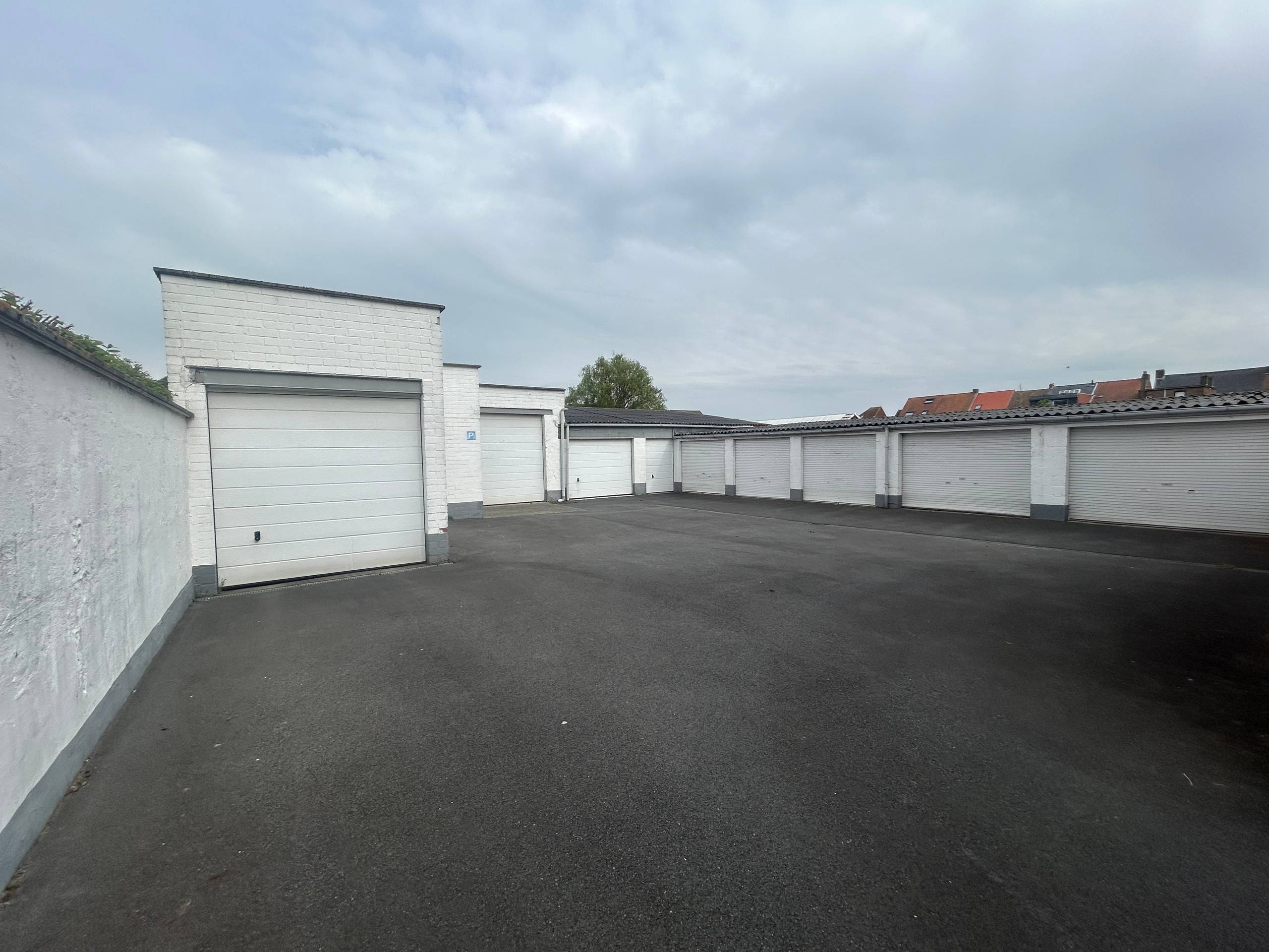 Wervik - 2 appartementen + 9 garages + loods te koop - foto 3