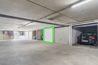 Deze garage is gelegen in het centrum van Brugge, op wandelafstand van het stadscentrum, winkels, scholen, openbaar vervoer en vlakbij...