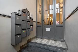 Dit instapklaar appartement is gelegen op de gelijkvloerse verdieping in de Residentie Jourdan, een knap loft-gebouw in het centrum van Leuven. ...