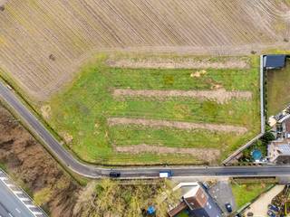 Aan de Kalverhagestraat bieden wij u een zeldzame kans aan: vier afzonderlijke bouwloten, gelegen in een groene en residentiële omgeving, worden...