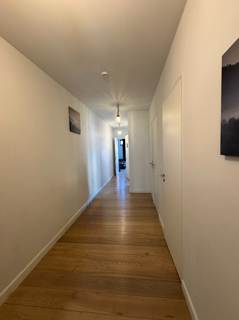 Stijlvol en lichtrijk appartement met 2 slaapkamers en terras. - foto 4