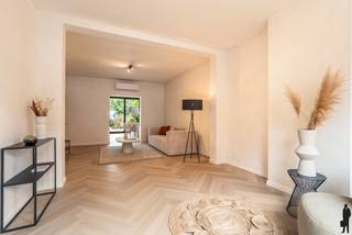 Recent gerenoveerde stadswoning met 3 slaapkamers en een gezellige stadstuin. Ideaal gelegen in het Turnhoutse stadscentrum en dus op...