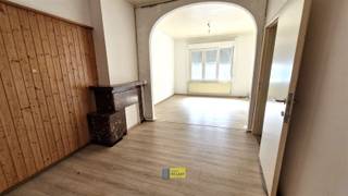 Deze te renoveren woning is gelegen in hartje Antwerpen-noord. Momenteel is deze ingedeeld in drie appartementen waarvan de gelijkvloerse leeg...