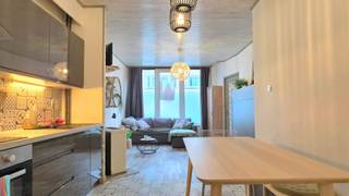 GEZELLIGE & GERENOVEERDE STUDIO MET SLAAPHOEK GELEGEN OP 75 METER VAN HET STRAND VAN DE PANNEBestaande uit living, open ingerichte keuken, slaaphoek...