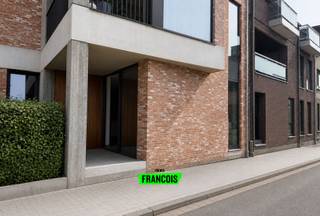 Gelijkvloers appartement te huur vlakbij het centrum van Zedelgem.Dit lichtrijke appartement beschikt over een open keuken die naadloos aansluit op...