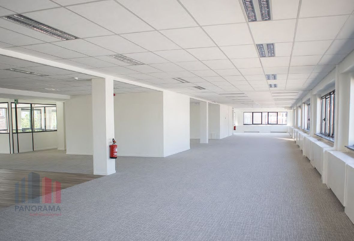 Office space of 343 m² along the R0 - photo 3