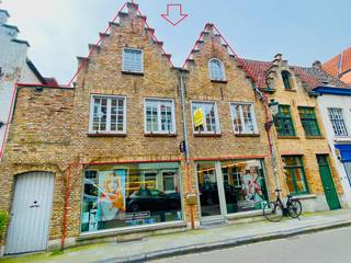 Brugge centrum, aan de Noordzandstraat, vlakbij alle winkels 't Zand  UITZONDERLIJK RUIM WOONHUIS /APPARTEMENT  MET HUISLIFT , 4 slaapkamers +...